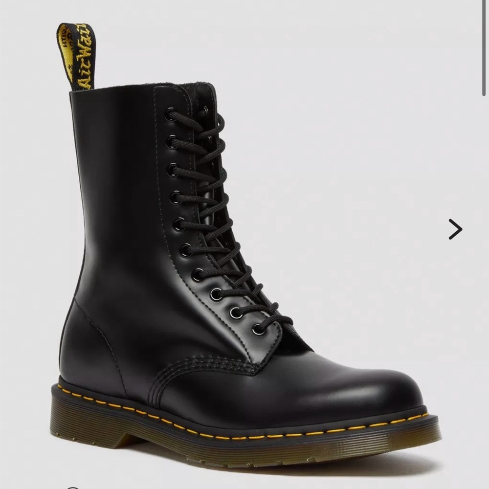 Dr. Martens 1490 Black Smooth Boots -sz 8/39